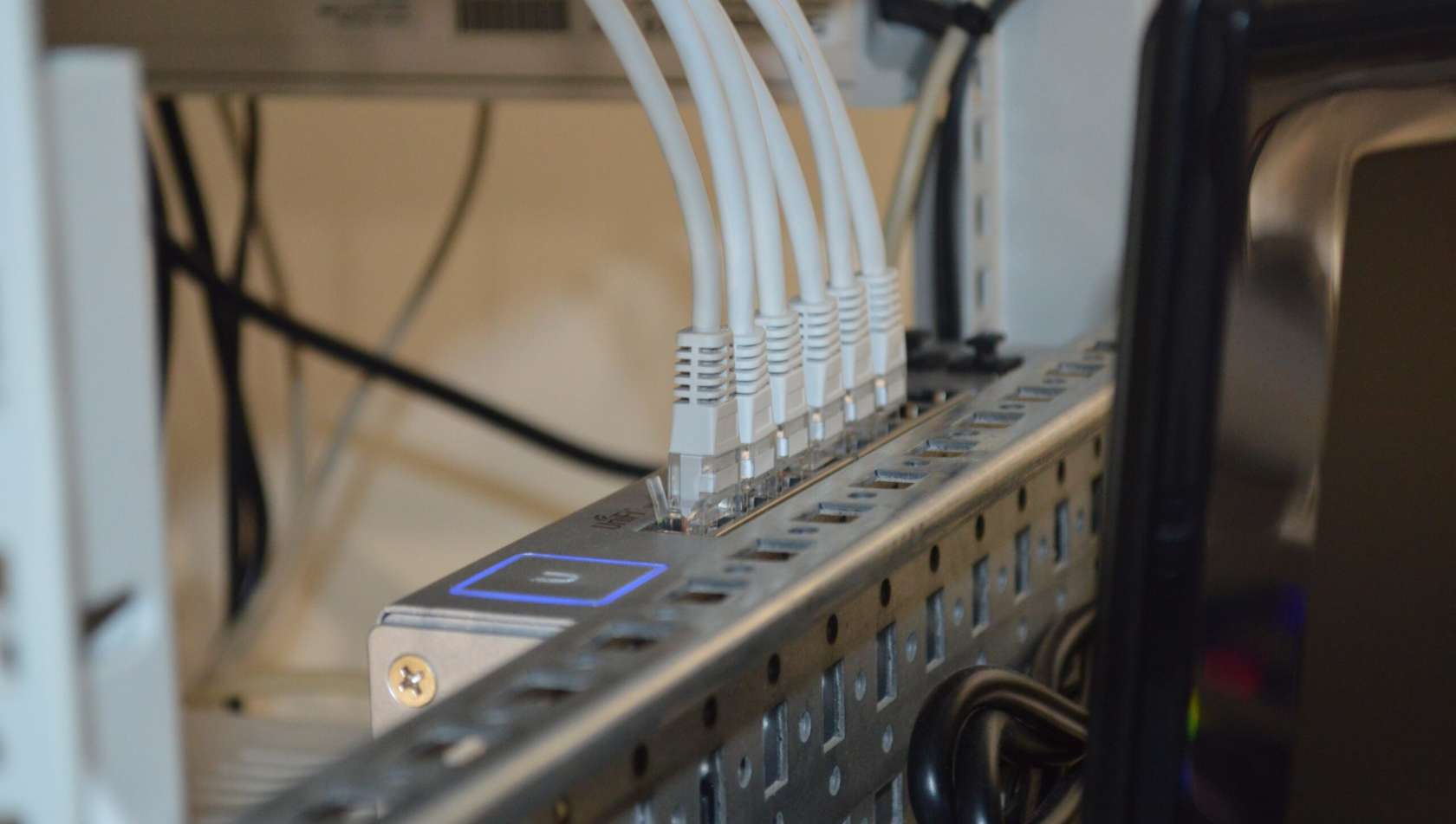 Last van traag internet op de werkvloer? Zo lost u dat op.