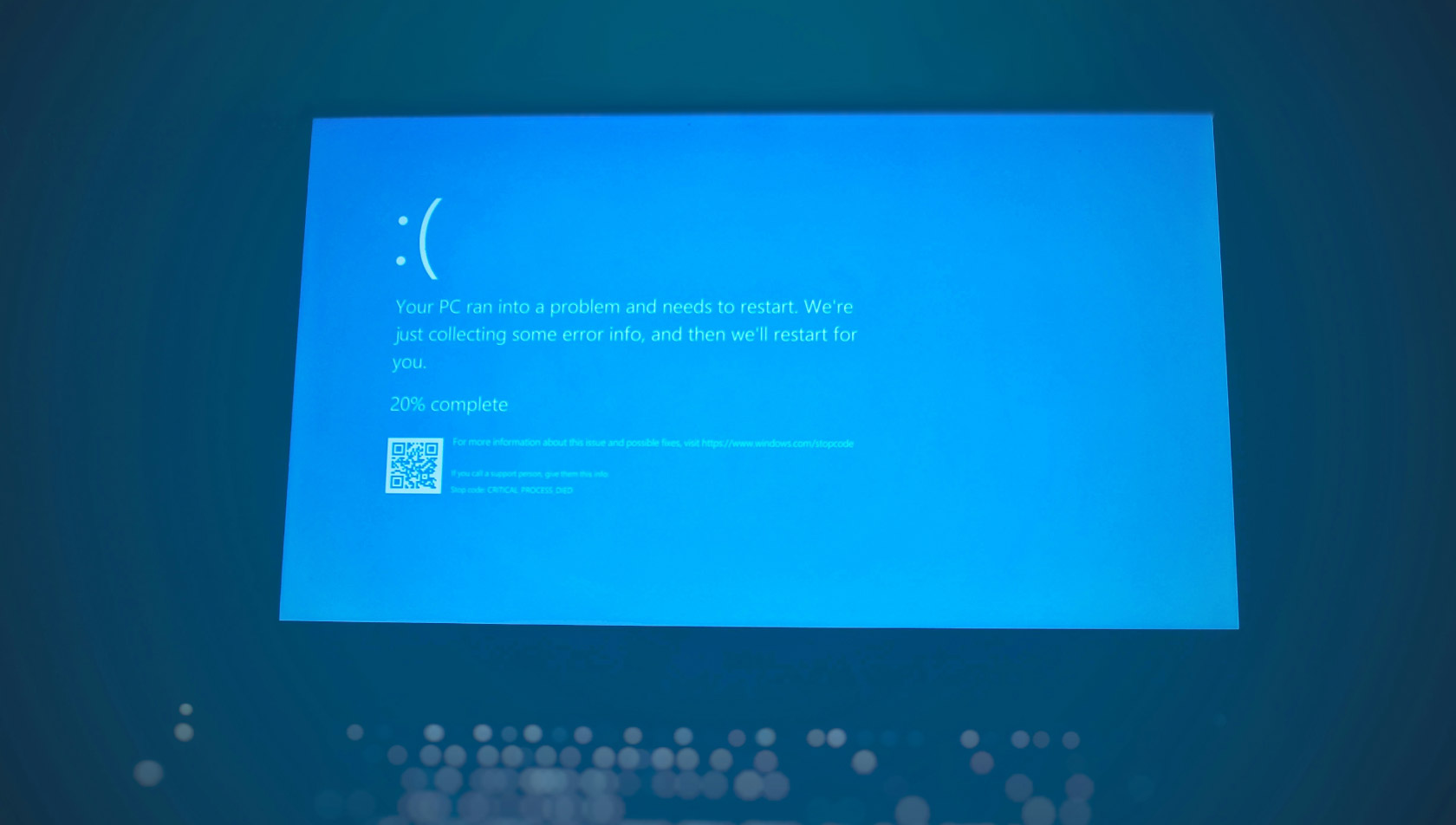 Iconische crashscherm - blue screen of death - van Microsoft gaat na 40 jaar op zwart